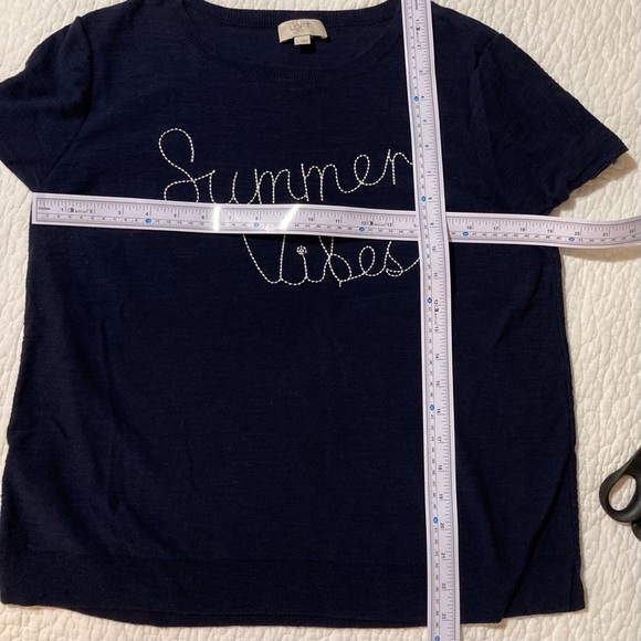 LOFT Outlet Navy Blue Sweater Tee with Summer Vibes Stitching | Size L - Picture 3 of 6